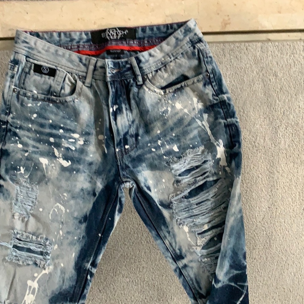 Distressed jeans in mint condition, size 32/30.